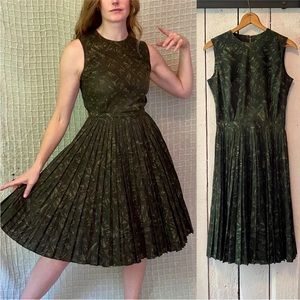 Vtg 50s Olive Green Black Brushstroke Fit & Flare Pleated Sun Dress Avalon S/M